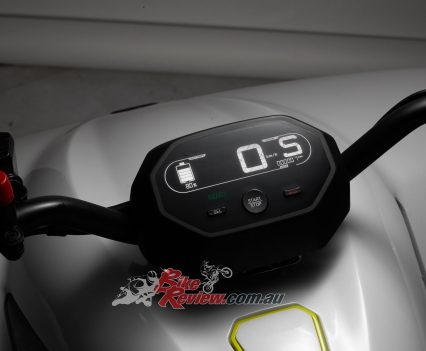 5in LCD instrument gauge displays battery percentage, speedometer, odometer, and active riding mode.