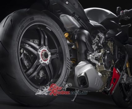 1.4 kg lighter than the forged aluminium ones mounted on the Streetfighter V4 S.