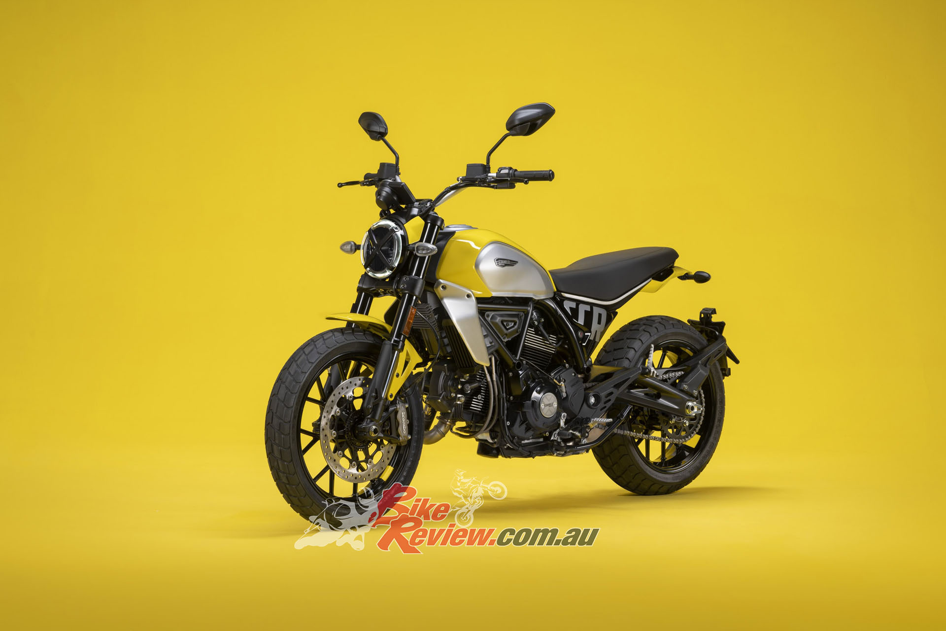 Familiar shape and style with a modern flavour. The popular Scrambler has received some styling updates for 2023. 