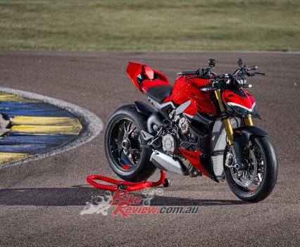 On the new Streetfighter V4, the chassis also follows the evolution of the Panigale V4 family to offer enthusiasts improvements in stability, front-end feeling and riding safety.