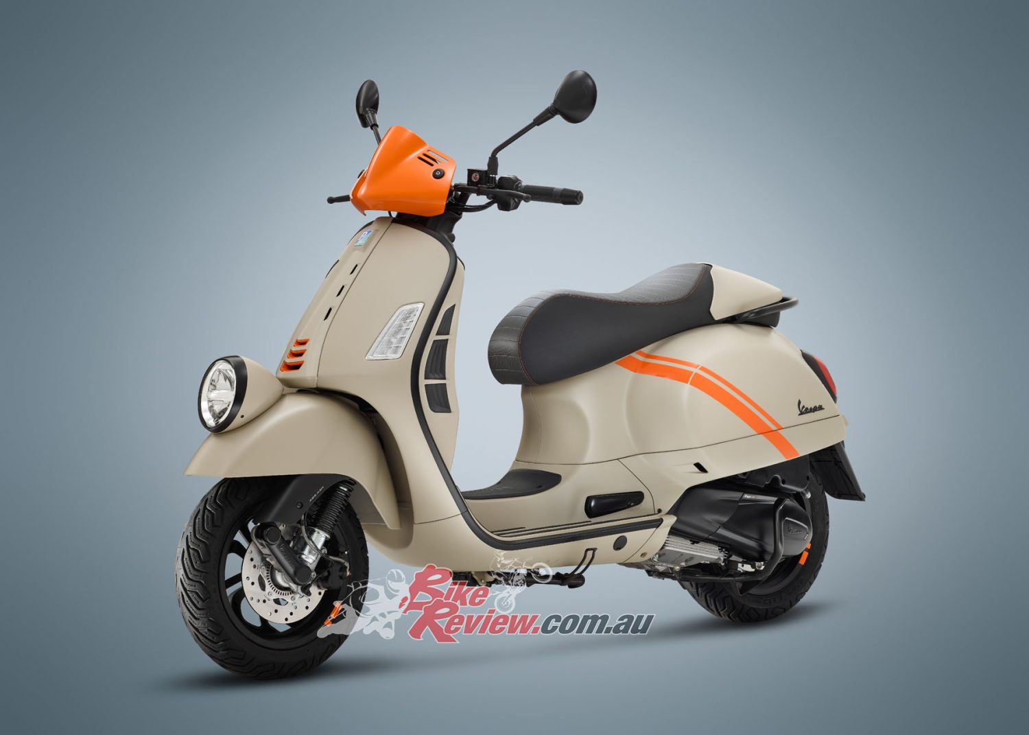 The new Vespa Gtv is powered by the gritty 300 hpe (High Performance Engine) single cylinder, with four-valve timing, liquid cooling, and electronic fuel injection.