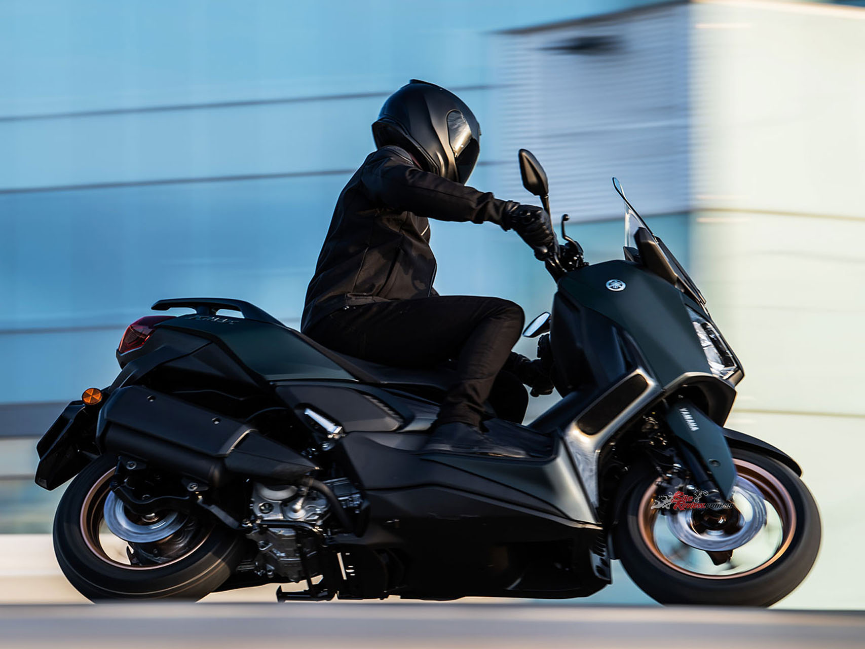 The all-new front fairing is complemented by a new side profile that features a much more condensed and athletic look.