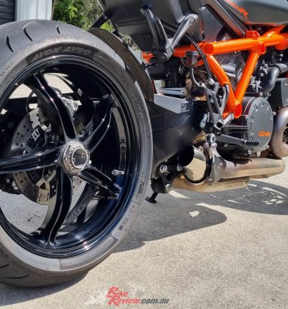 Simon has been testing out the new Avon 3D Ultra EVO's on his KTM Super Duke...