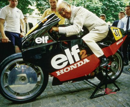 1984: ELF switches to 500cc GP racing with another hub-centre de Cortanze design, the ELF2, powered by Honda's NS500 two-stroke triple.