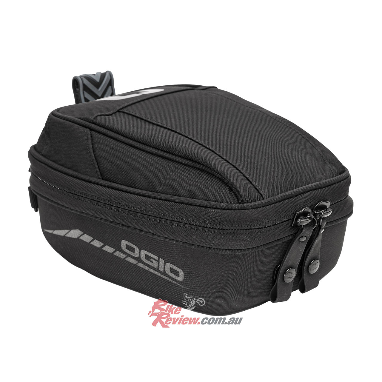 The S1 is a fixed 4L tank bag with a 600D Polyester top and features a bottom made of a single shot molded PU with 600D Polyester cover.