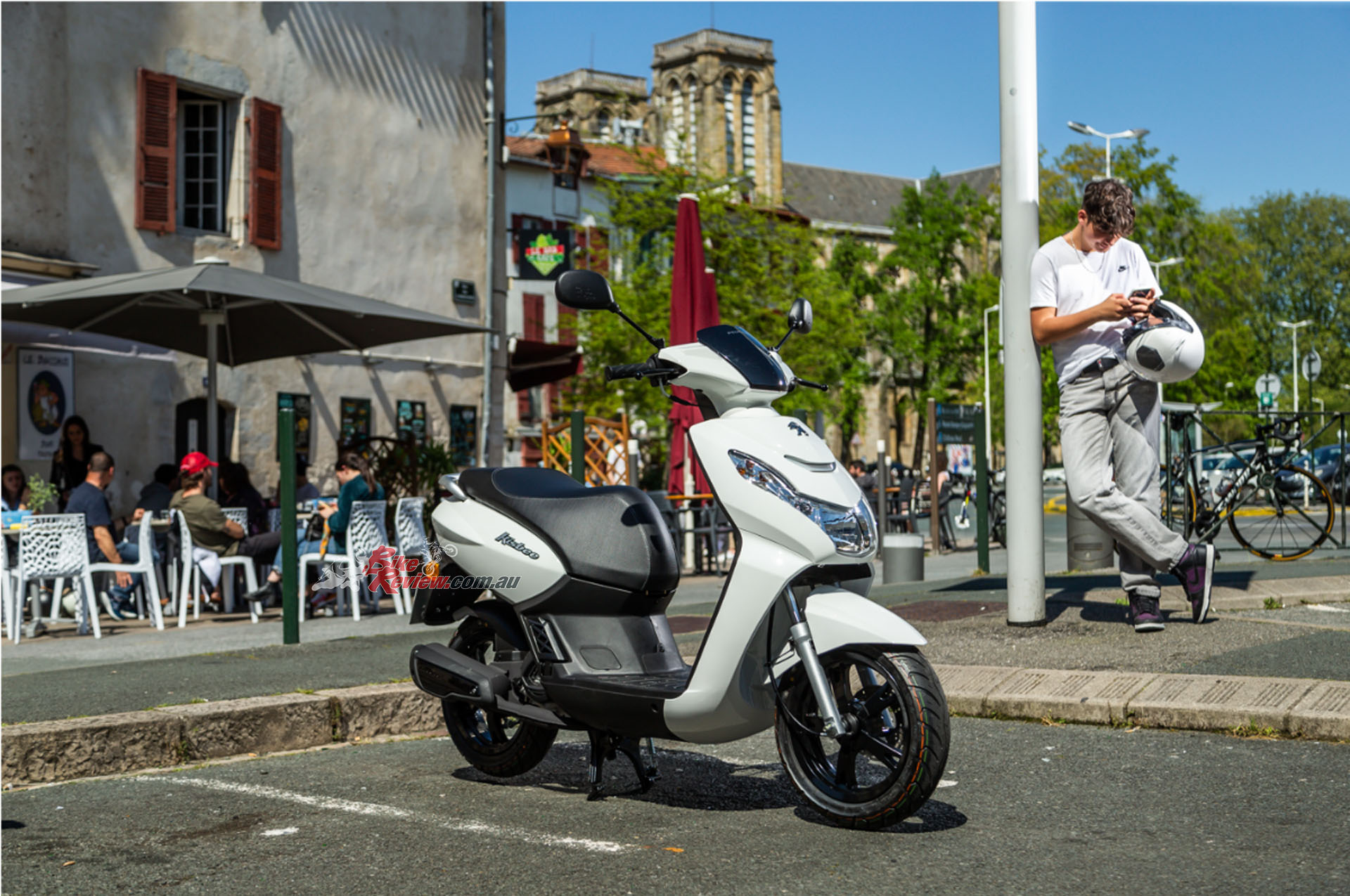 The best-selling model in 27 European countries, the Kisbee is the benchmark 50cc urban scooter.