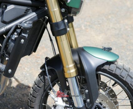 Upside-down forks with 50mm tubes 140mm travel.