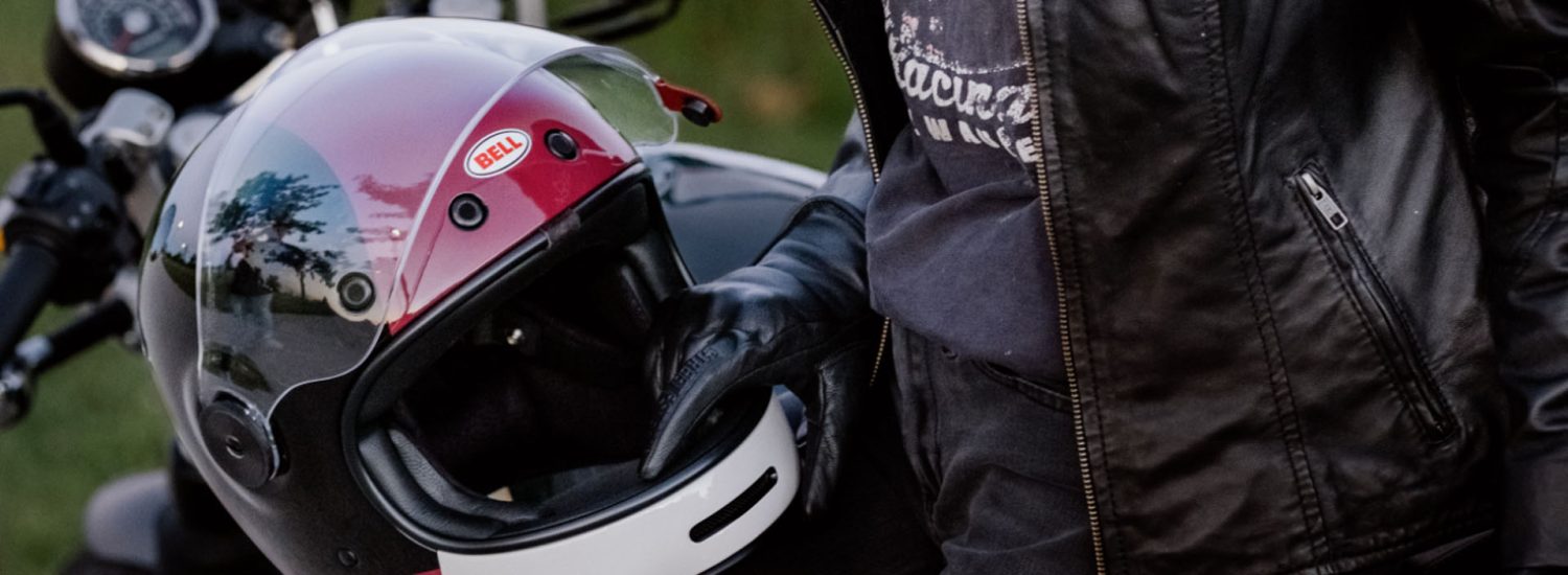 The Bullitt opens up visibility with a wide aperture, making this helmet feel more like an open face helmet, so you can soak in the scenery and harness the true spirit of the ride.