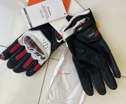 IXON RS4 Air Gloves.