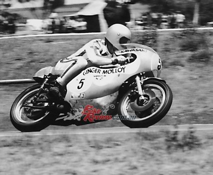 Molloy racing in Australian during the 1972 season, now with twin front discs rather than that horrid drum...