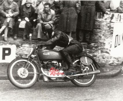 Ted Mellors on the 250 twin-cam at Isle of Man TT 1939.