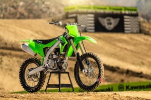 2023 sees a revision in the suspension settings, giving it the handling to tackle the power increase.