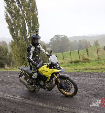 Switching to a lower power mode made the V-STROM 800DE a lot easier to handle in slippery conditions.