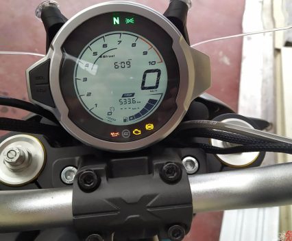 The 700CL-X is topped off nicely with an LCD display, changeable rider modes and cruise control!