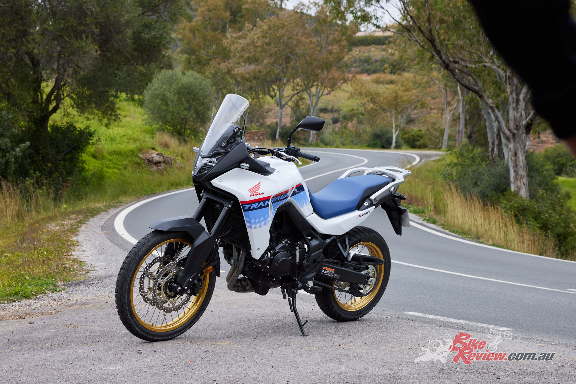 It's going to be a tough choice for customers to decide between the Honda Translap and Suzuki V-STROM 800DE...