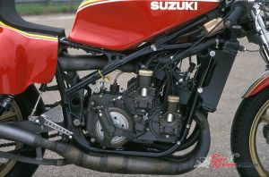 The liquid-cooled 62 x 54 mm XR23 engine differed from its previous 500cc counterpart in having just two crankshafts, one for each pair of cylinders, rather than four separate ones as on the RG500.