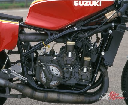 The liquid-cooled 62 x 54 mm XR23 engine differed from its previous 500cc counterpart in having just two crankshafts, one for each pair of cylinders, rather than four separate ones as on the RG500.