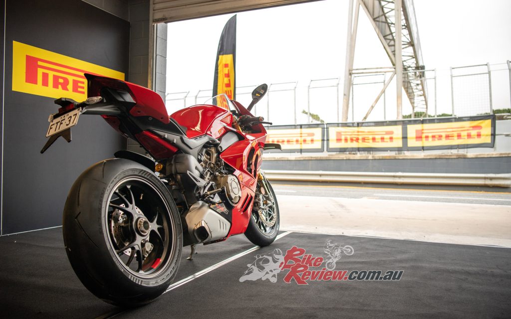 The DIABLO Supercorsa SC1 tyres are magic on a bike like a Panigale V4... they compliment the top spec chassis...