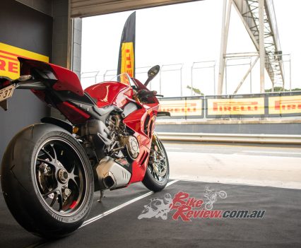 The DIABLO Supercorsa SC1 tyres are magic on a bike like a Panigale V4... they compliment the top spec chassis...