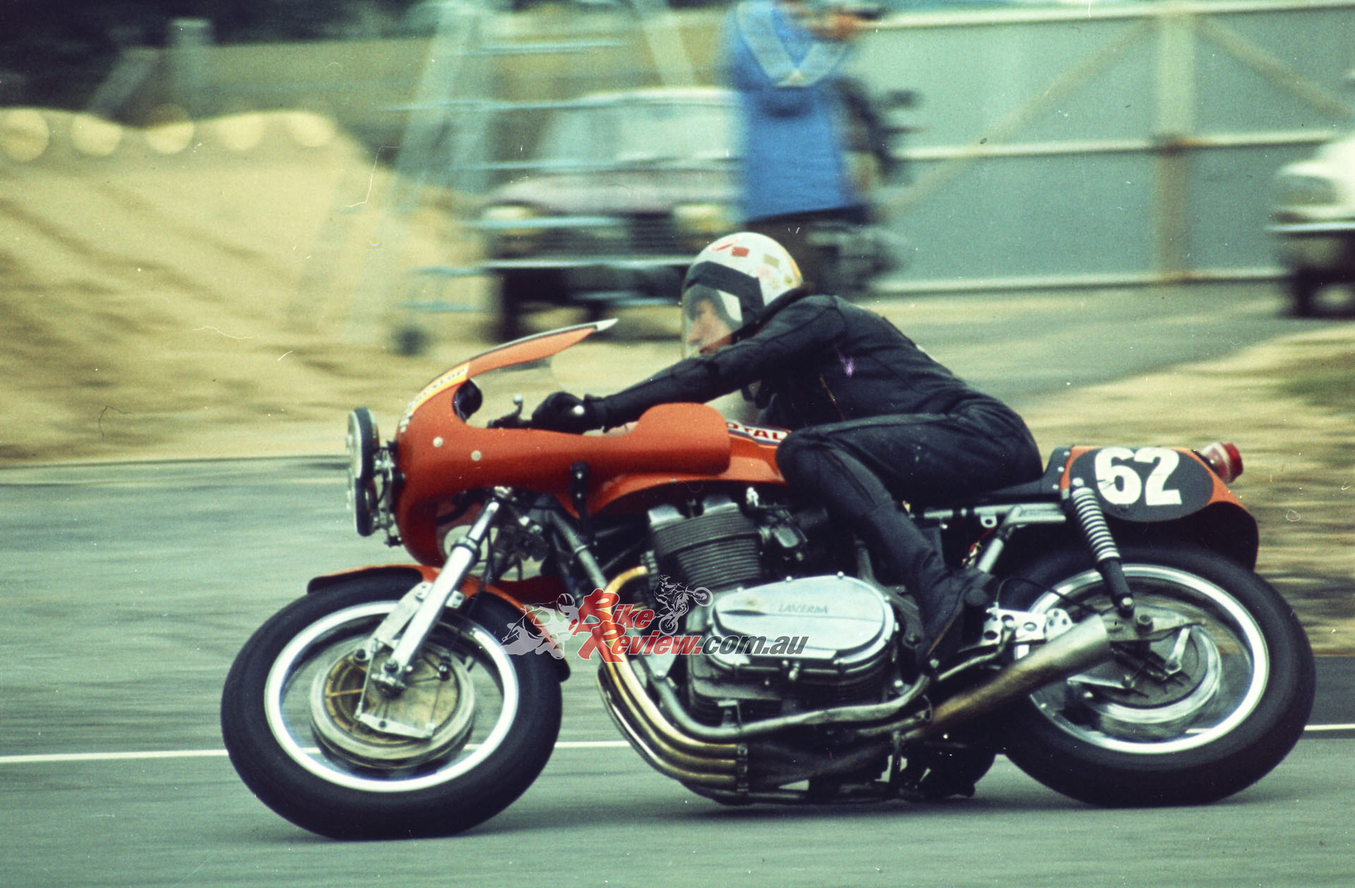 The Endurance debut of the 3C 1000 took place in September 1972's Bol d’Or 24hrs held on the Bugattti circuit at Le Mans, with Brits Tony Melody and Doug Cash riding a bike with a modified chassis.