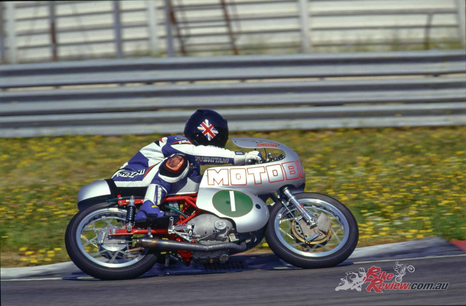 In the Italian summer of 1998, Cathcart took Primo up on his offer to ride the MotoBi at the tight 2.51km Magione circuit near Perugia – an ideal track to sample the merits of these light, nimble four-stroke singles. 