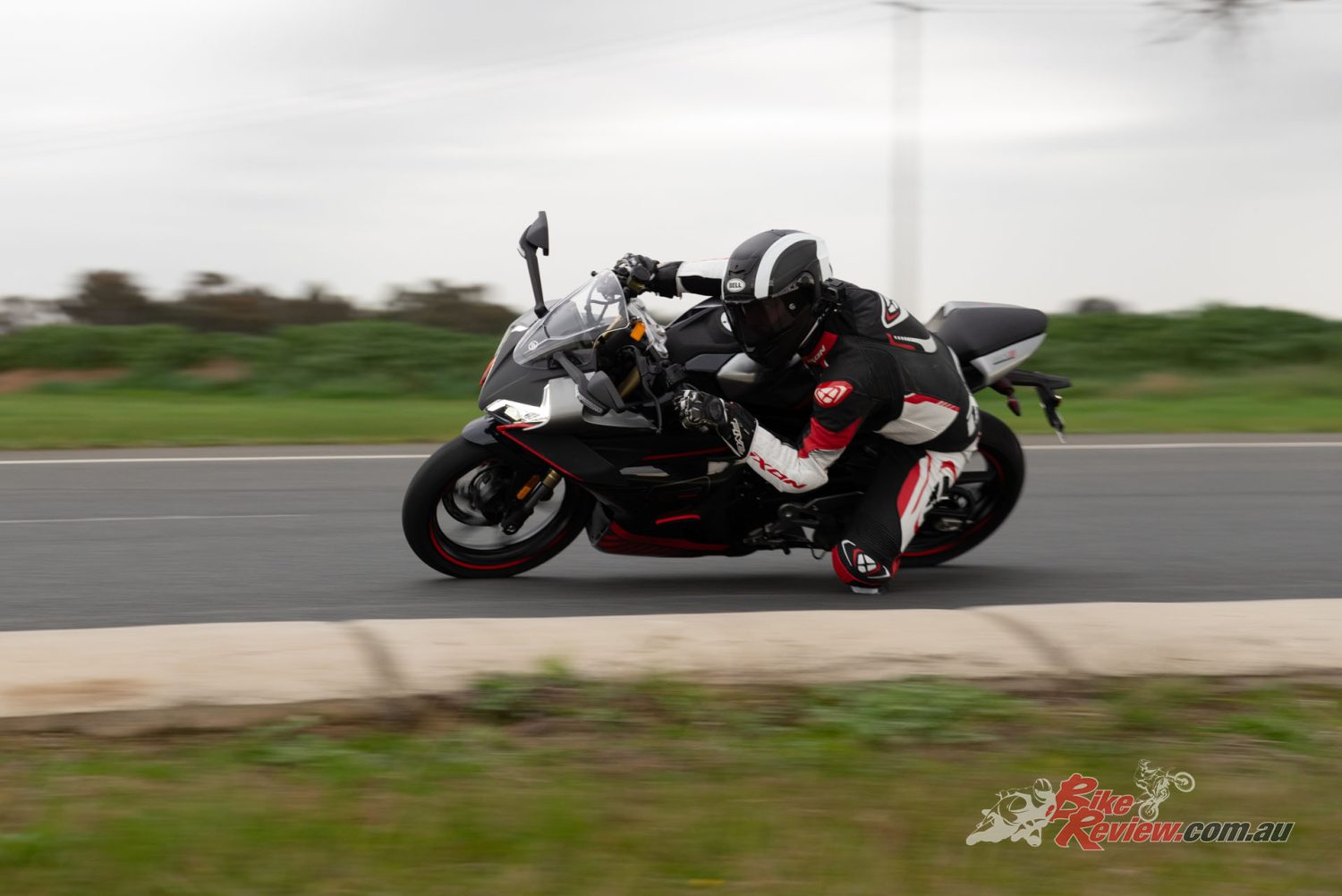 "On a flowing circuit like the Albury/Wodonga one, the 450SR can pretty much just stay in one gear as you connect the corners smoothly and really rev the machine out to redline."