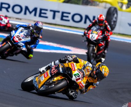 As the lights went out for the 20-lap race, Toprak Razgatlioglu (Pata Yamaha Prometeon WorldSBK) and Rinaldi looked to have got a better start compared to Bautista but the reigning Champion was able to hold on.