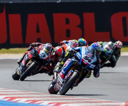 Razgatlioglu had to withstand some early pressure from Danilo Petrucci (Barni Spark Racing Team) and Axel Bassani (Motocorsa Racing) but the 2021 Champion was able to resist that pressure before pulling out a gap over his rivals.