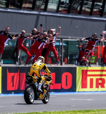 As the race settled down, Bautista and Rinaldi were both able to gap Razgatlioglu in first and second place respectively to claim a home victory for Ducati on a special liveried Panigale V4 R.