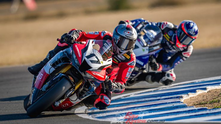 By the time the Alpinestars Superbike field lined up for race two, the track temp was over 38 degrees and the wind had dropped to ensure the race would be run at a red-hot pace.