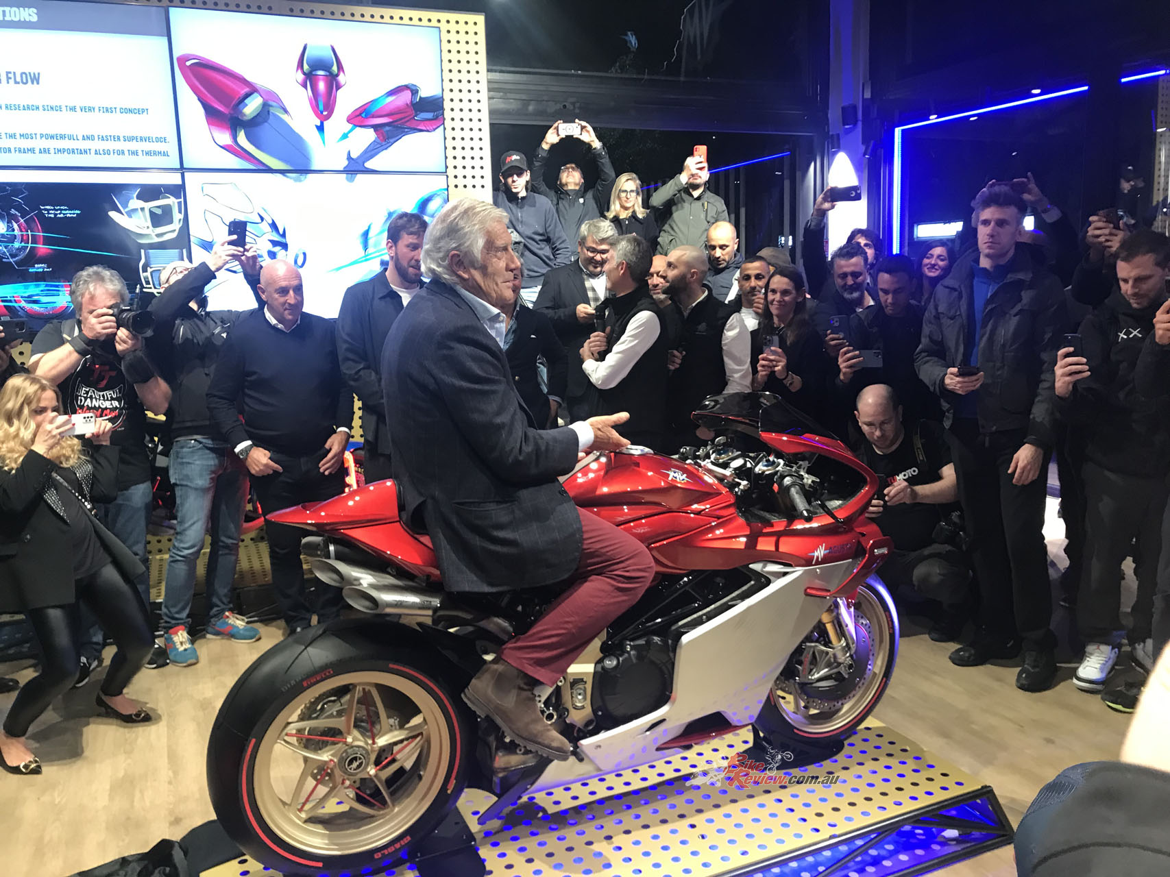The exquisite new four-cylinder Superveloce 1000 unveiled last November by MV Agusta GP legend Giacomo Agostini will enter production this coming September in limited-edition 300-off Serie Oro form.