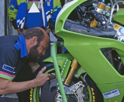 Gary Medley and Muzzy working on the ZXR750R.