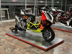 Last November, at EICMA, Italjet unveiled the Dragster 200 'Malossi Edition', a limited-edition variant paying homage to the strong partnership between Italjet and renowned performance parts specialist Malossi.  
