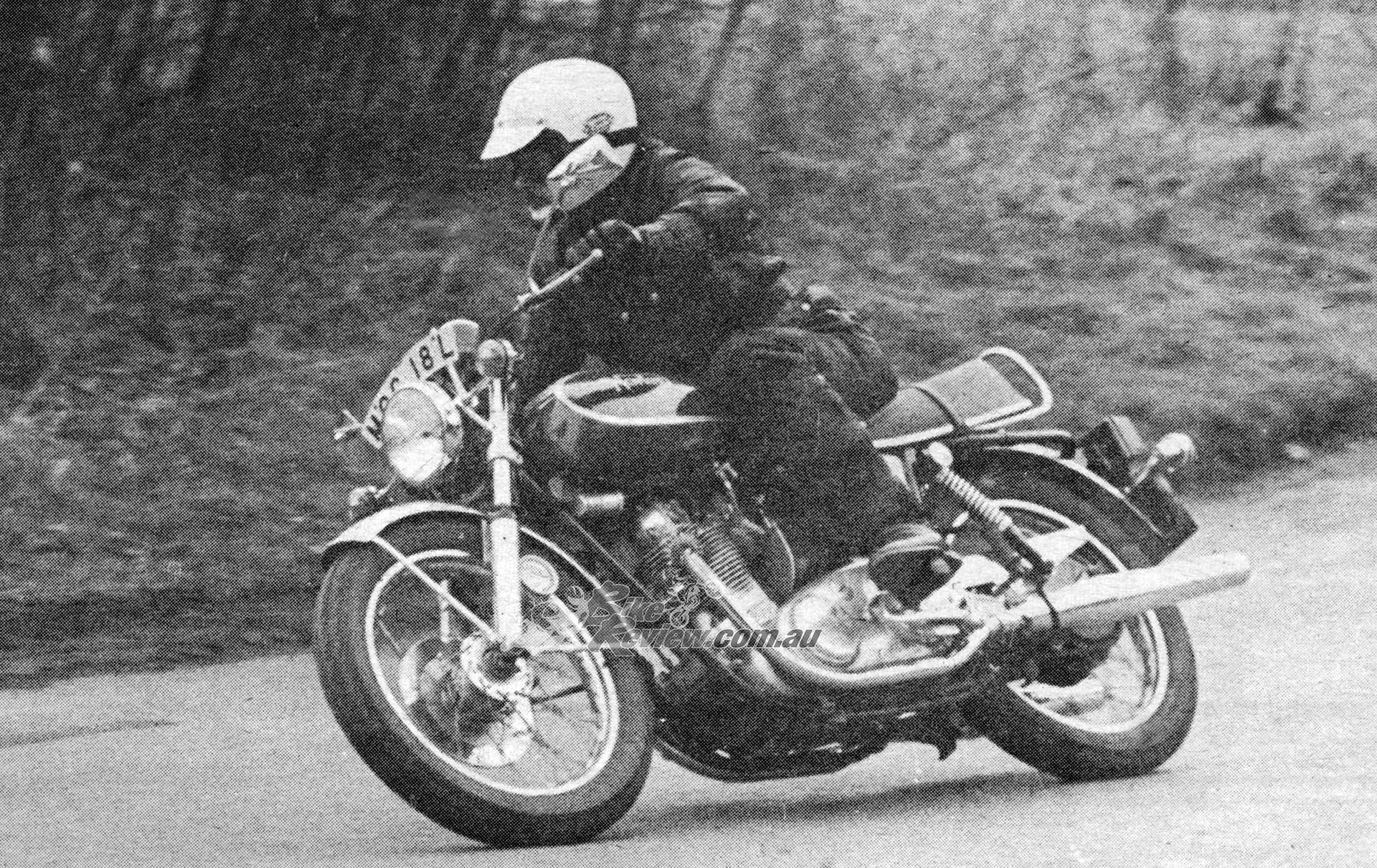 With 828cc obtained from a bigger 77mm bore, the 850 made the same 60bhp peak power but at lower revs, 6,200rpm. And on the same gearing as the 750 it could rev out better, reaching 120.7mph flat out, making it the fastest Norton ever tested by Motor Cycle.