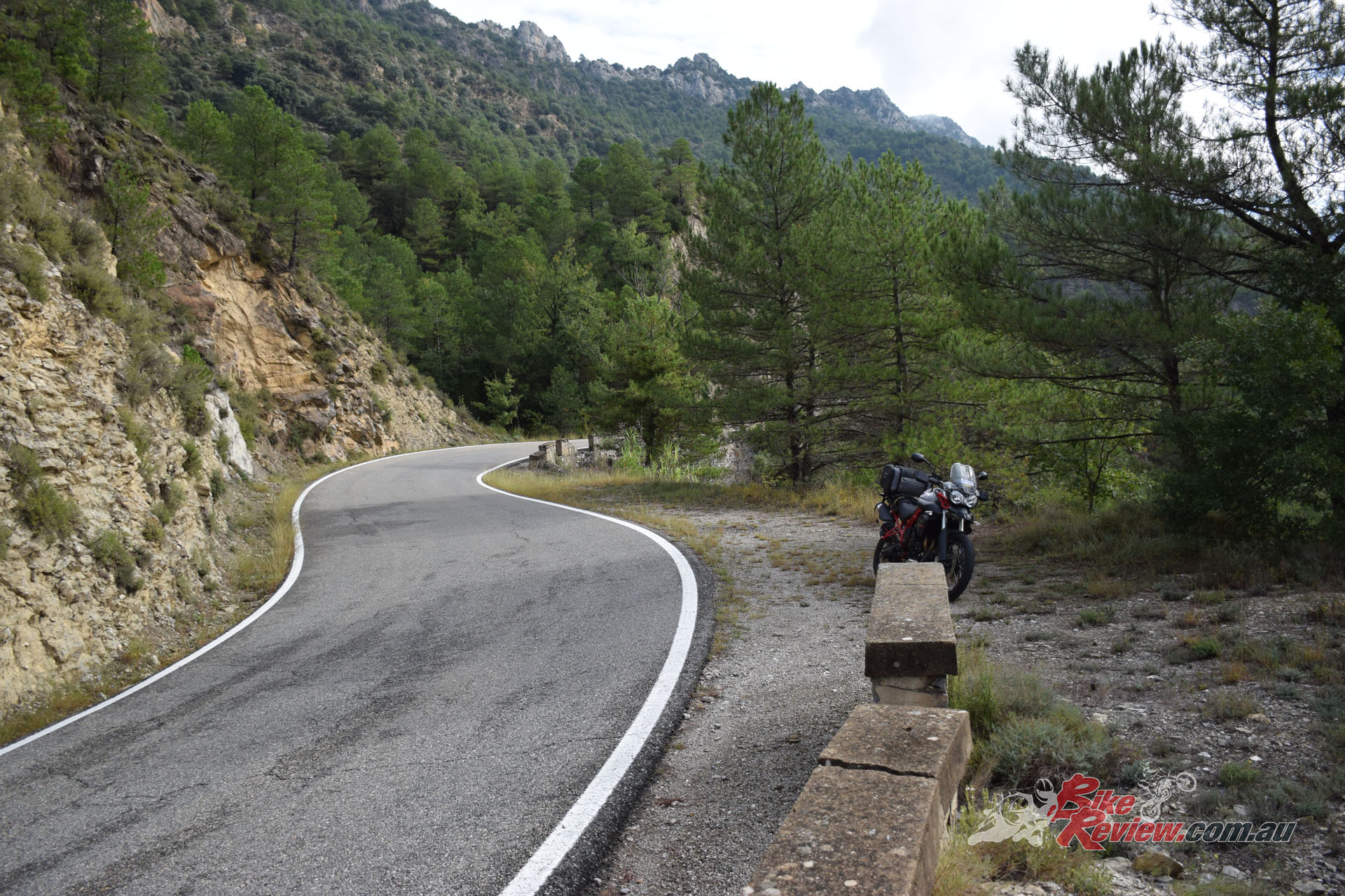 Andalusia is very well known for its magnificent rides. Whether you like tightly winding roads, sweepers or sets of twisties, roam on remote paths or ride on more frequented roads – they are all here.
