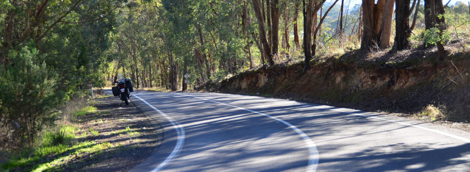 The roads around Chiltern are good, like this one down from Beechworth.