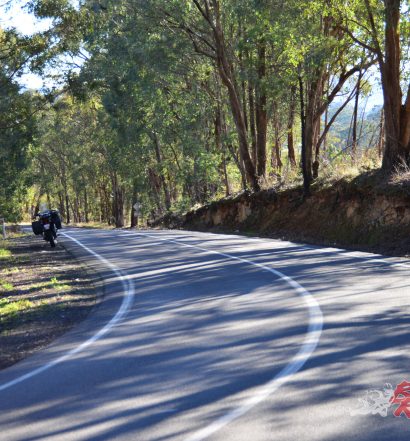 The roads around Chiltern are good, like this one down from Beechworth.