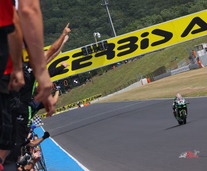 Rea was able to go with the wet tyre runners in the opening laps while other intermediate riders dropped down, including Razgatlioglu, before battling back.
