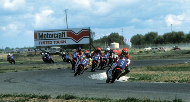 Magee leading the RD250LC race series. This was the start of a promising career, especially after meeting Bob Brown.