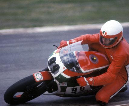 The 1983 season was a huge success for the duo. Kevin won the Victorian Thunderbike Series and the NSW Formula European Championship, a series that he won all but one race, and that was because he snapped a drive chain off the start!