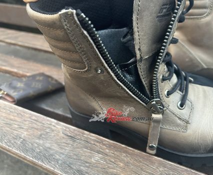 Excellent side zip up system, once your laces are adjusted, no need to undo them anymore.