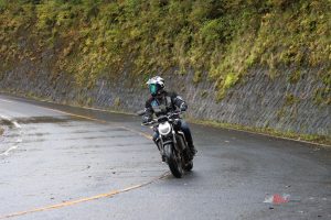The rain started to fall as we headed up through the mountains of the Fukushima region, which allowed me to try out how well the water stays out and how well that pin-lock system works.