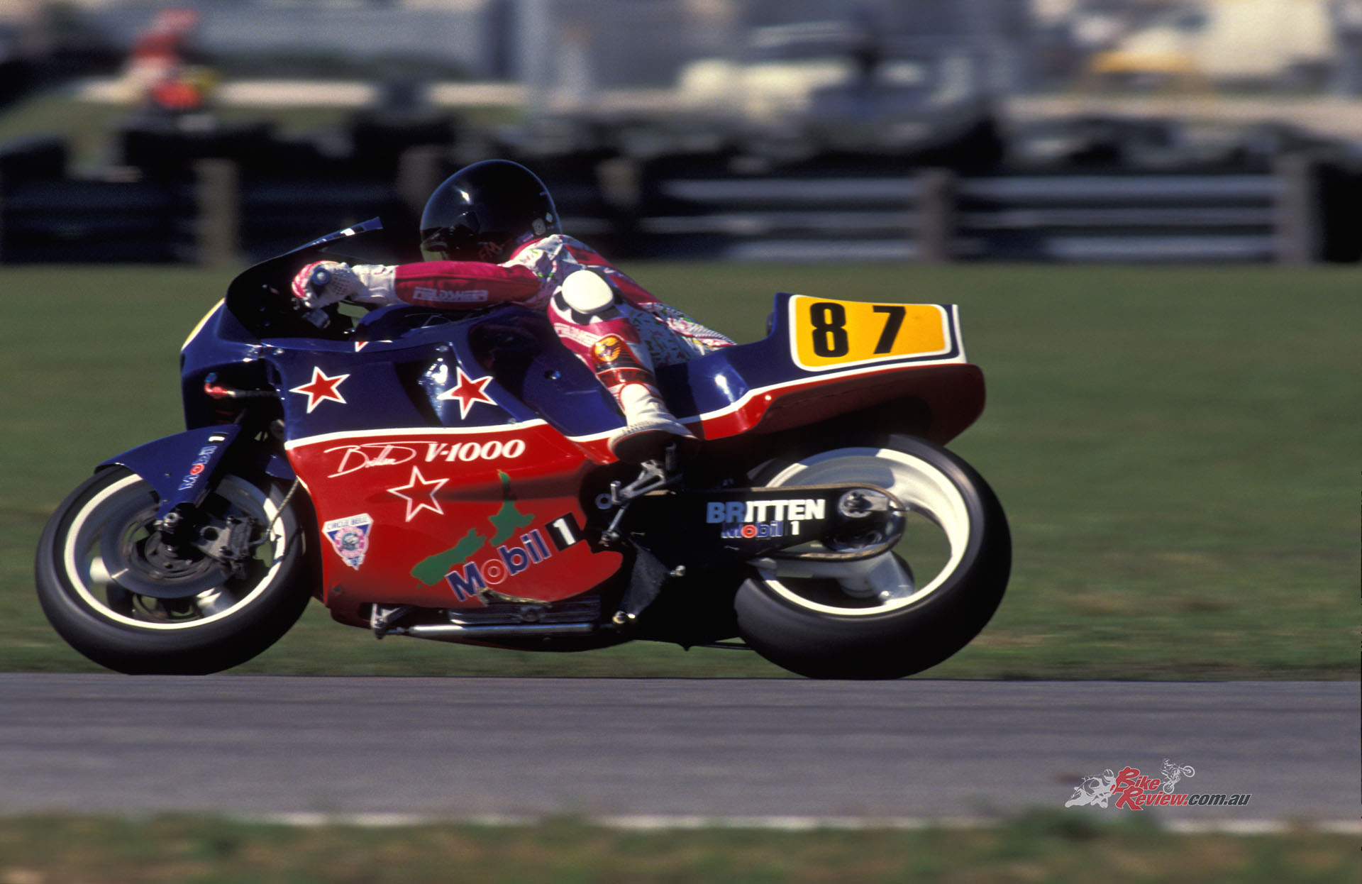 The V-1000 Britten came close to achieving John's ambition of defeating the Ducatis to win the Daytona BoTT/Battle of the Twins race, with Aussie Paul Lewis finishing second on his Britten to Doug Polen’s factory Ducati.