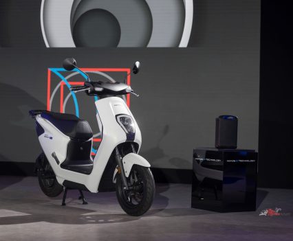 For the electrification of its motorcycles, Honda is investing 100 billion yen over the 5-year period from 2021 to 2025.
