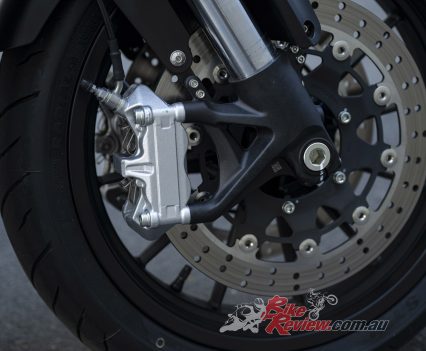 Radial-mount four-piston calipers up front.