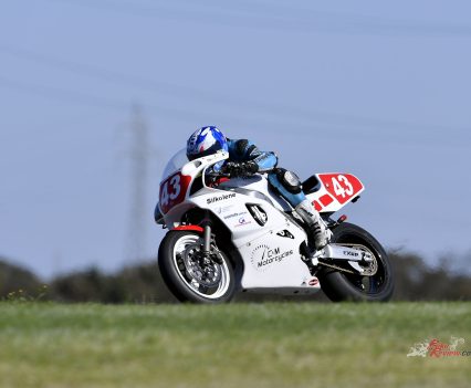 Keo Watson (Yamaha FZR1000) already had the overall title in his keeping, and he finished first and second on Sunday to increase his lead in the final standings to a whopping 77pts (228 to 151) over Murray Clark (Suzuki GSX-R1127).