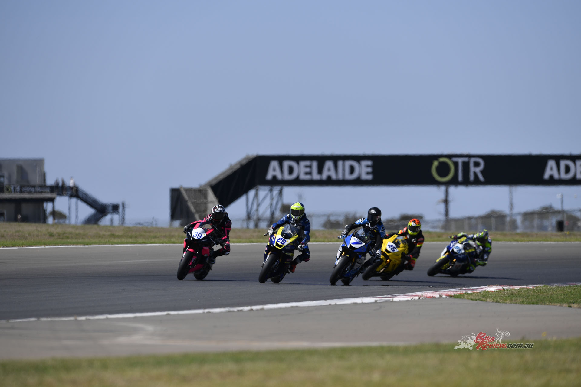 The final race of the year was almost a mirror image of the opener as Simpson and Voight diced with each other and Dunker eventually settled into fourth behind Jonathan Nahlous (Complete AV YZF-R6) to wrap up the championship.