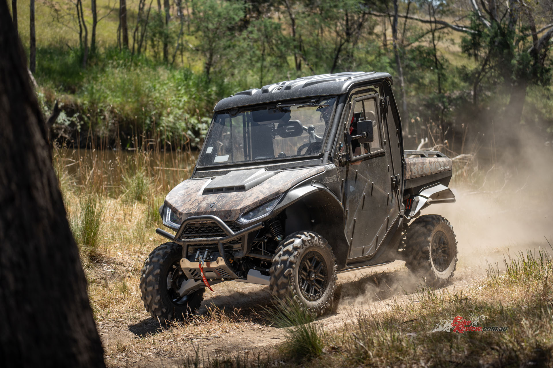 The UT10 comes with the same motor as the UT10 CREW, four-wheels disc brakes, adjustable oil shocks, rear tipper tray with 680kg payload, a winch, various door options.