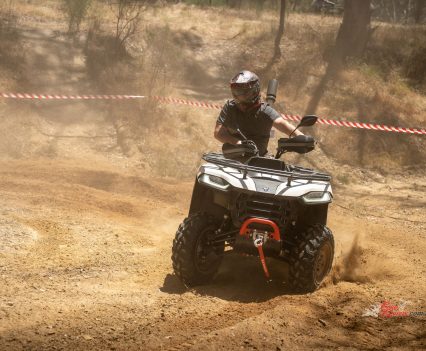 The AT5 also comes with the same ‘bar mounted wheel locking system as the AT6, which allows you to change between 2WD and the 4WD with ease.