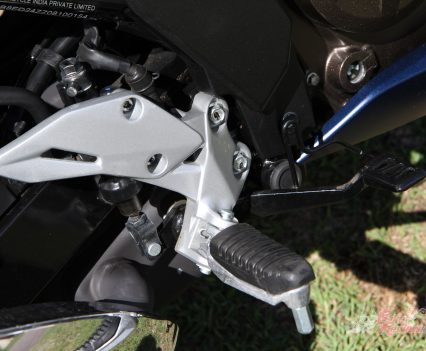 Suzuki GIXXER 250 footpeg.